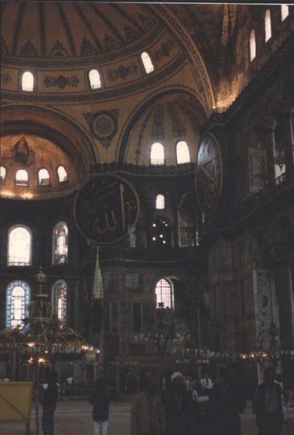 405px-InsideHagiaSofia