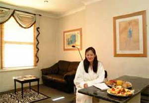 Mayflower Hotel & Apartments