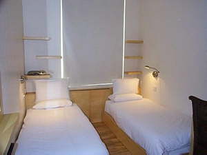 Mayflower Hotel & Apartments